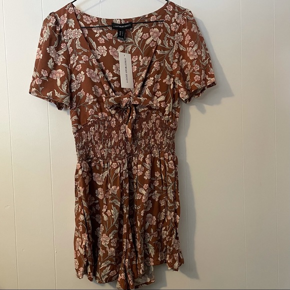 Knot front smocked floral romper - small - Picture 2 of 6